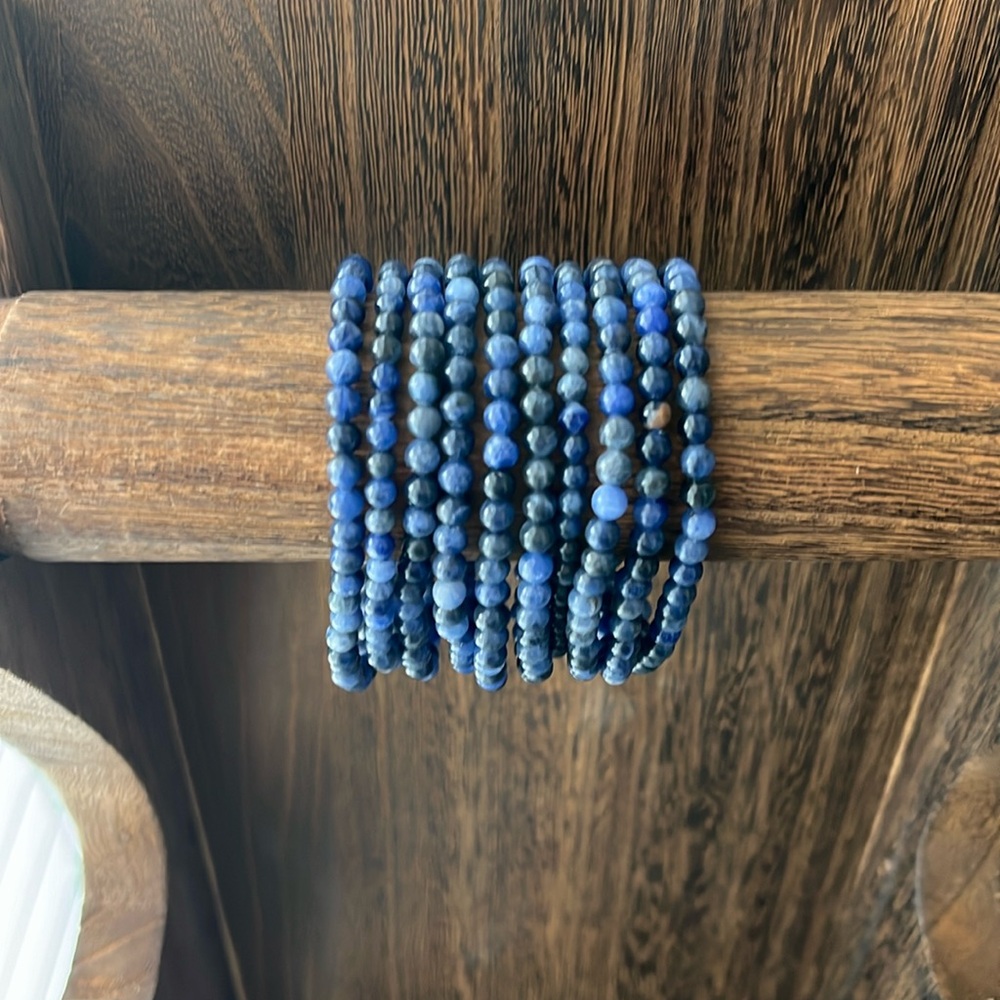 Sodalite bracelet (one)
